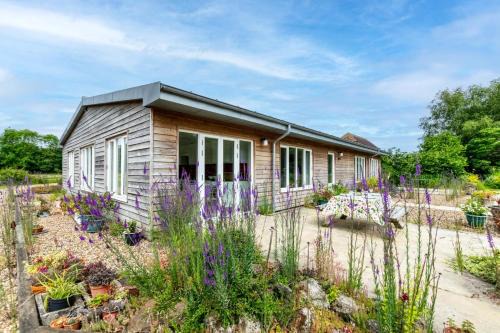 Etchinghill House | Discover Family-Friendly Comfort at Hazel Barn Retreat
