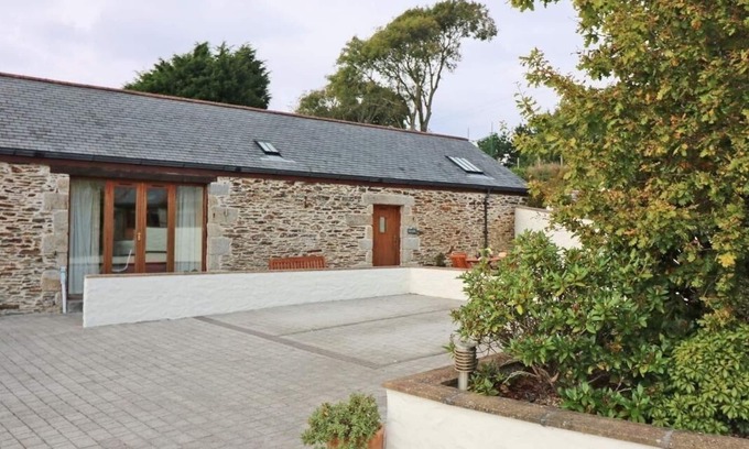 Maenporth Cottage | Pet-Friendly Hazel Barn: A Character Cottage Retreat in Falmouth