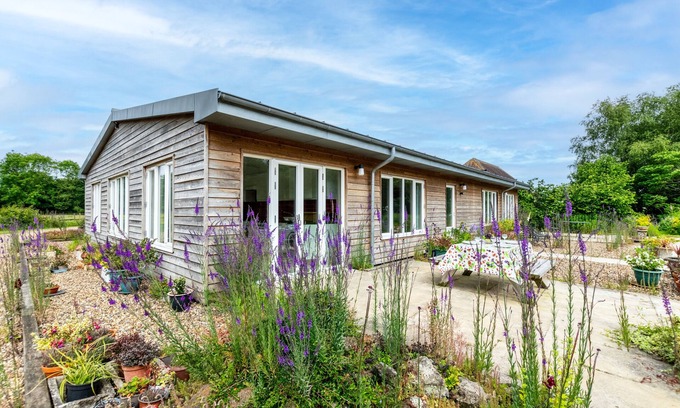 Etchinghill House | Cozy Hazel Barn - Family-Friendly Two Bedroom Retreat