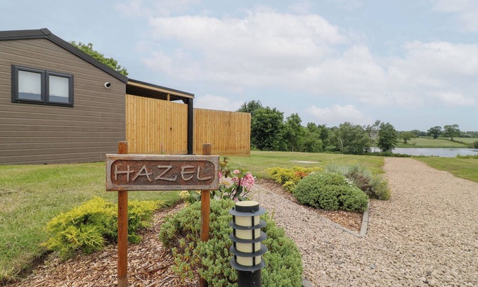 Swadlincote Cottage | Hazel: Pet-Friendly Retreat with Hot Tub in Donisthorpe
