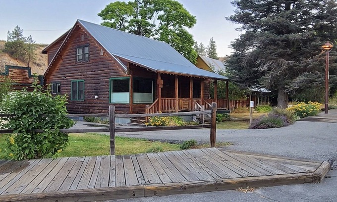 Winthrop House | Experience Hazel's: Ocean View Getaway on the Boardwalk