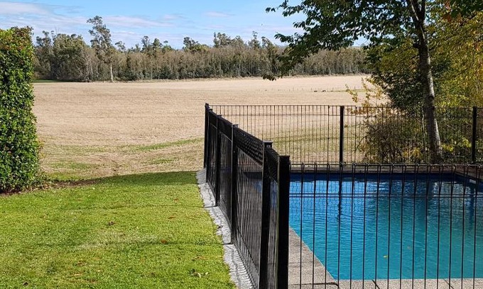 Coalgate House | Top-Rated Hazel Tree Homestay: Pet-Friendly & Pool Access