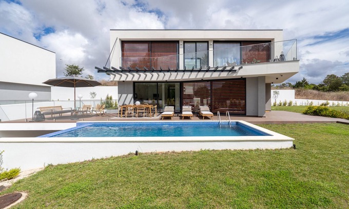 Santa Maria e Sao Miguel Villa | Elegant Hazel White Villa with Ocean View & Pool in Sintra