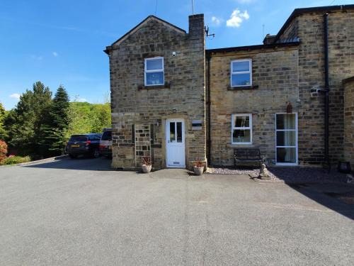Thurstonland House | Family-Friendly Hazeldene Cottage with Kitchen Amenities