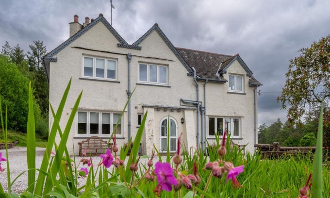 Penny Bridge House | Explore Hazelseat House: Pet-Friendly Oasis with Pool