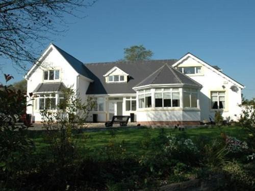 Bridgend Bed & Breakfast | Family-Friendly Getaway at Hazelwood House - 4-Star Stay