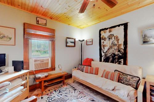 North Hero House | Explore Family-Friendly Comfort at Hazen's Hideaway