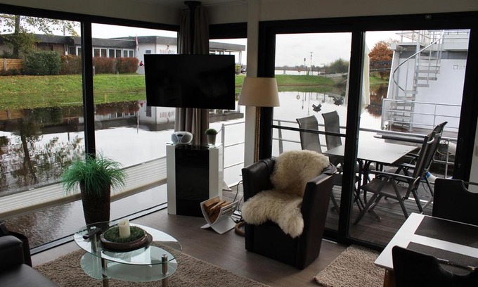 Bad Bederkesa Boat Rental | Discover HB 3 - Hausboot Bad Bederkesa for a Unique Stay