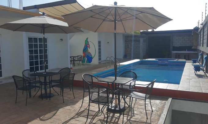 Salina Cruz Hotel | Discover HB Alebrijes SC: Pet-Friendly with Pool & Hot Tub