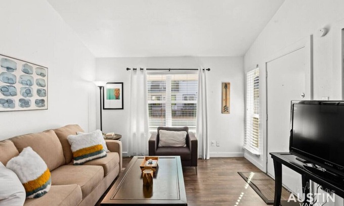 Barton Hills Apartment | Convenient Access to Zilker & Barton Springs with Parking