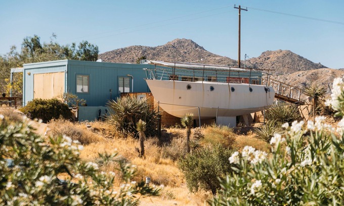 Yucca Valley House | HDP The Compound - Sleeps 16+, Perfect for Groups