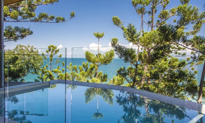 Picnic Bay House | Discover Headland House: Oceanfront Delight with Pool Access