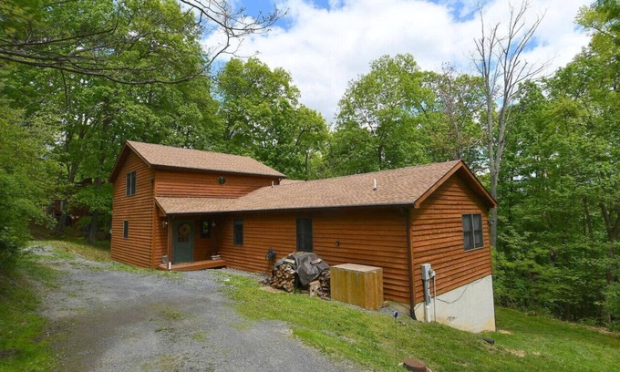Berkeley Springs House | Inviting Healing House - A Perfect Family Getaway