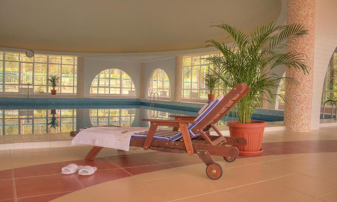 Divnomorskoye Resort | Relax at Health Resort Golubaya Dal with Ocean View & Pool