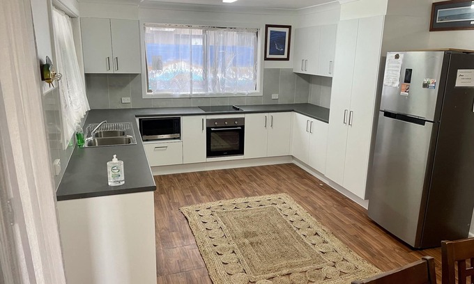 South West Rocks House | Cozy Retreat with Plenty of Beds in the Heart of Town