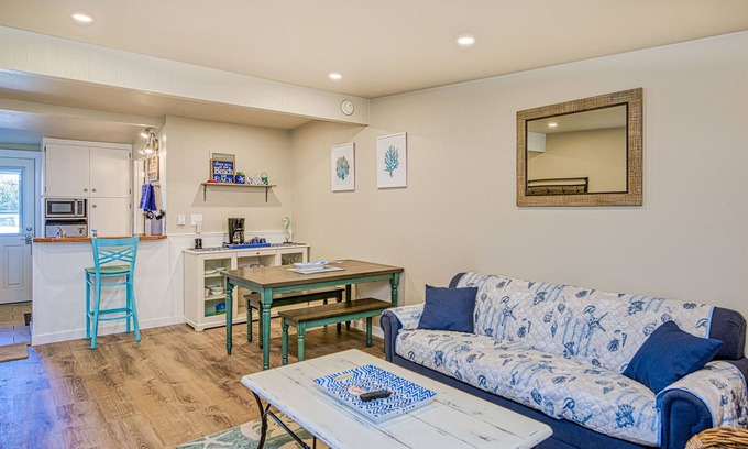 Ocean Shores Condo | Experience the Pacific Surf at Our Pet-Friendly Condo