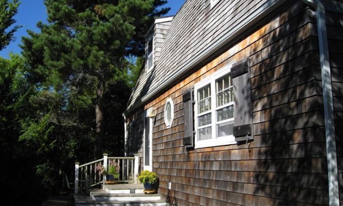 Amagansett Dunes Cottage | Experience Oceanfront Bliss – Steps to Private Beach Escape