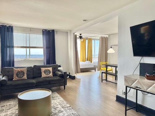 Downtown Atlanta Apartment | Heart ATL Downtown 3B2B Condos LM 06s