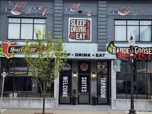 Kingsville Hotel | Pet-Friendly Inn 15 Brewery Loft Suites with Dining Options