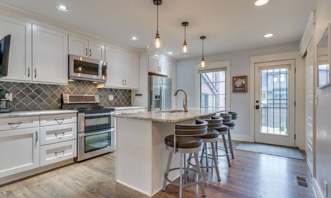 Belmont - Hillsboro House | Tranquil 12 South Townhouse: Pet-Friendly & Spa Amenities