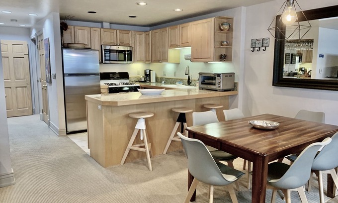 Aspen Condo | Prime Location with Spa, Breakfast & Top Guest Rating!