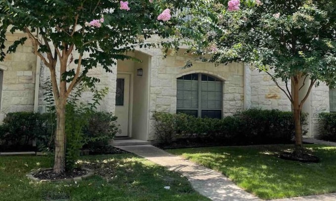 Boerne House | Ideally Located Near Main St & Cibolo Creek with Breakfast