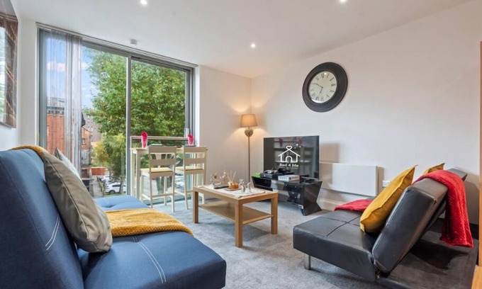 Theatreland Birmingham Apartment | Heart of City Centre Luxury apartment with Secured Underground Parking