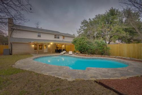 Dallas House | Discover Dallas: Elegant Mansion with Pool Oasis & Pet Friendly
