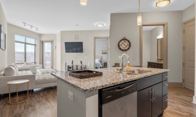 Italian Village Apartment | Explore Downtown Columbus: Family-Friendly in Short North