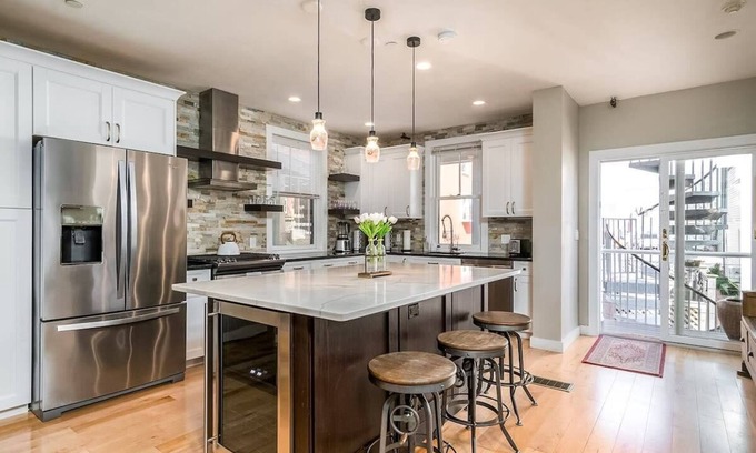 Newburyport House | Downtown Newburyport Urban Loft with Breakfast & Child Care