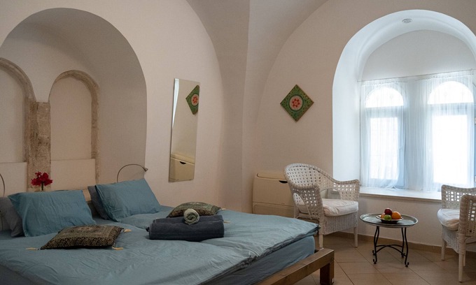 Ein Karem Apartment | Discover Ein Kerem: Cozy Apartment in Jerusalem's Square