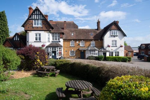 Helmdon Hotel | Discover Heart of England, Northampton: 4-Star Comfort Awaits