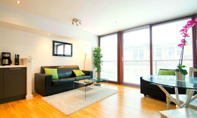 City Centre Glasgow Apartment | Central Glasgow City Haven with Family-Friendly Amenities