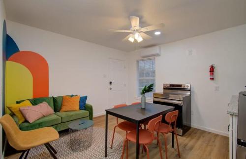 Greater East End Apartment | Discover Houston: 2-BD Retreat with Grill & Pet Friendly