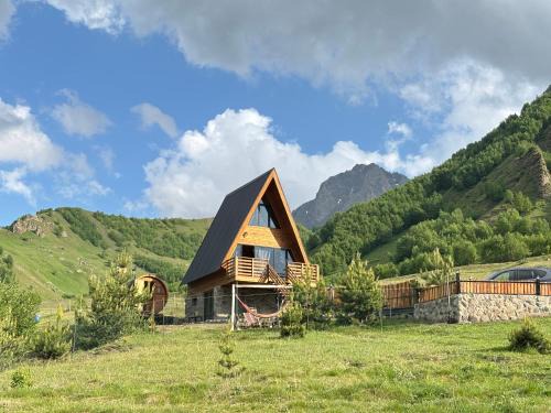 Kazbegi Apartment | Heart of Mountains Escape