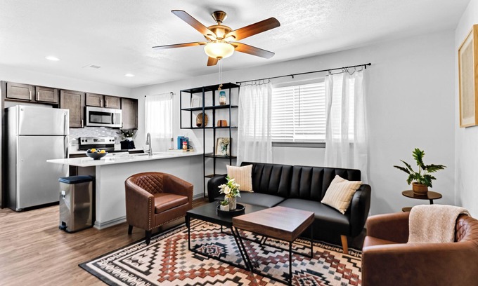 Oak Lawn Apartment | Convenient Stay in Oaklawn - Close to Uptown & Medical Center