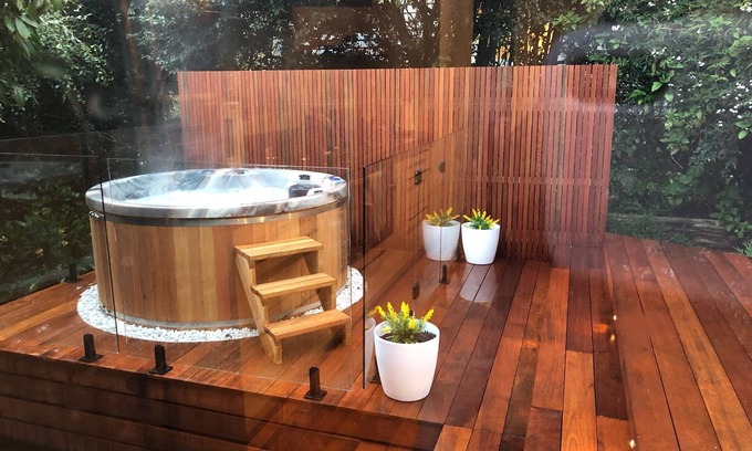 Red Hill House | Premier Stay at Heart of Red Hill with Ocean View & Spa