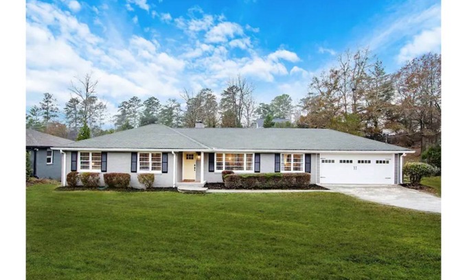 Roswell House | Stylish Ranch Retreat in Heart of Roswell, Near Canton St.