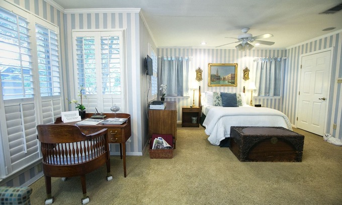 Bouldin House | Discover SoCo Private Suite: Top-Rated Stay with Pool & Breakfast