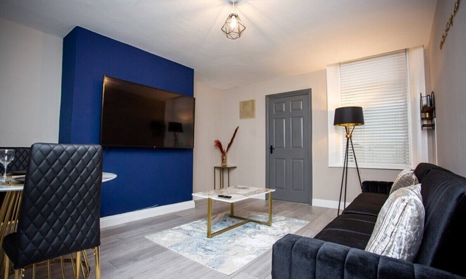 Westoe Apartment | Modern 2-Bed Flat in Heart of South Shields with Kitchen