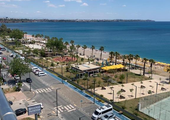 Konyaalti Apartment | Tranquil Retreat with Ocean Views in the City Center
