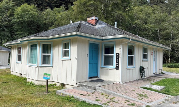Orick House | Inviting EQUONI Cottage in the Heart of the Redwoods