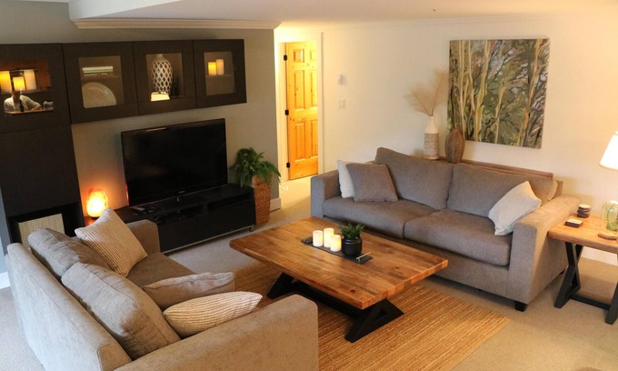 Village North House | Ideal Whistler Village Retreat: Walk to Attractions & Spa