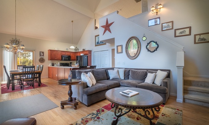 Dahlonega Ski Chalet | Discover Wine Country: Pet-Friendly Retreat with Spa & Pool