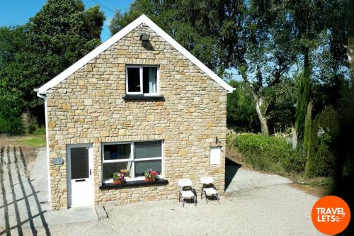 Letterkenny Apartment | Heartbeat Cottage