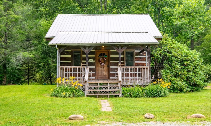 Cosby Cabin | Romantic Creekside Retreat: Guest Rated 9.8 with Spa & Hot Tub