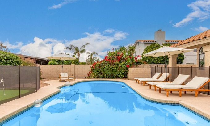 Arabian Views House | Heated+Fenced Pool|Updated Kitchen|Outdoor Dining