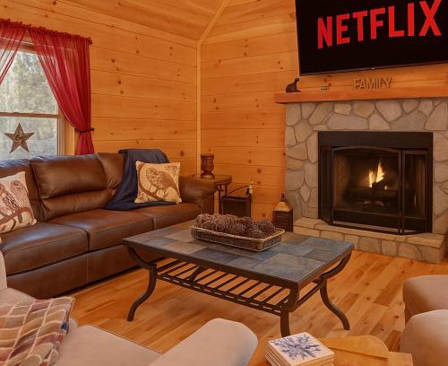 Eagle Mountain House | Relax & Unwind: Hot Tub, Fire Pit, Near Wineries