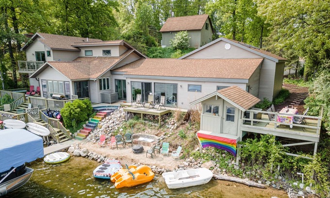 Delton House | Experience Comfort with Heated Indoor Pool on Crooked Lake