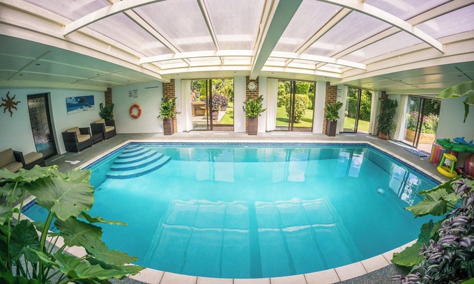Hastings Cottage | Relaxing Countryside Cottage with Indoor Pool & Spa
